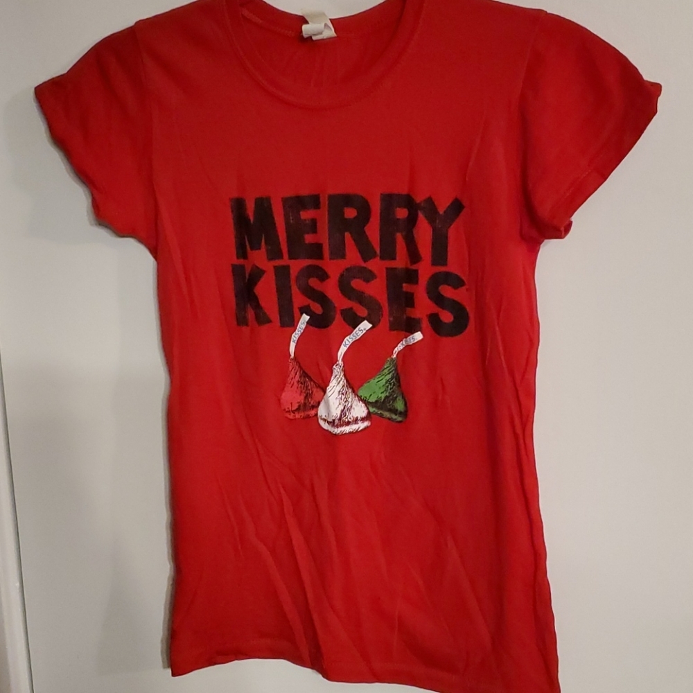 MERRY KISSES Women Sz S Adorable Holiday Shirt